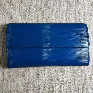 LIVE: Louis Vuitton Blue Epi Sarah Wallet EUC. Item described fully on live show